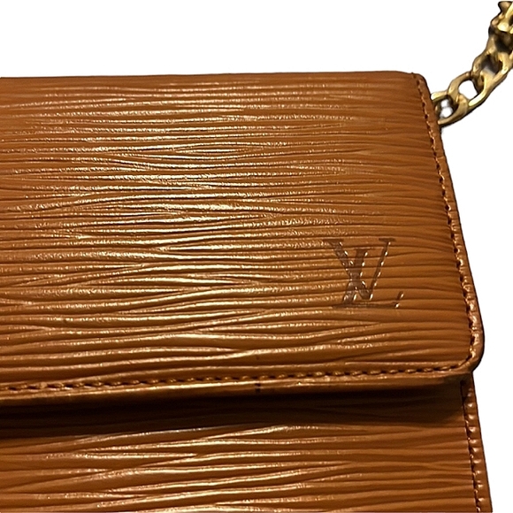 LOUIS VUITTON AUTHENTIC EPI LEATHER WALLET WITH COA WITH CROSSBODY CHAIN EUC - Picture 2 of 13